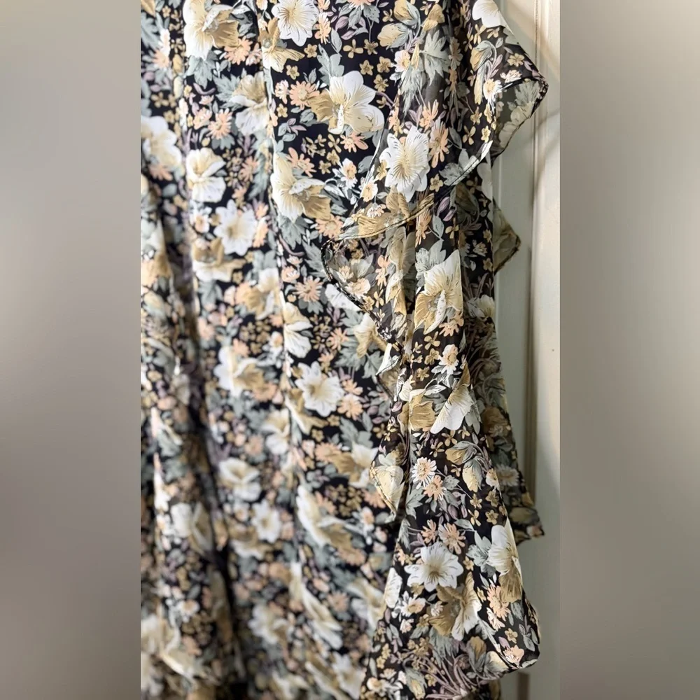 ASTR the Label Raleigh Midi Dress in Black Multi Floral, Size S